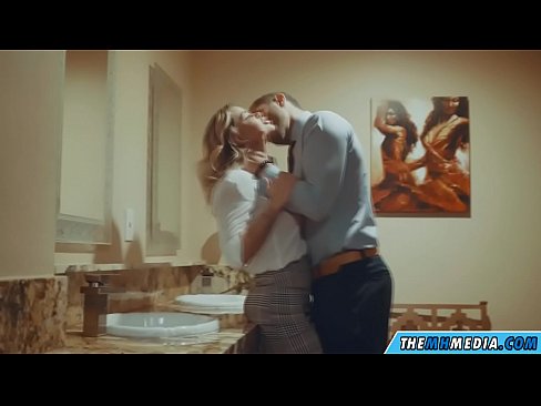 ❤️ Quand une blonde plantureuse vous séduit dans des toilettes publiques. ️❌ Vidéo de sexe at fr.sex78.ru ️❤